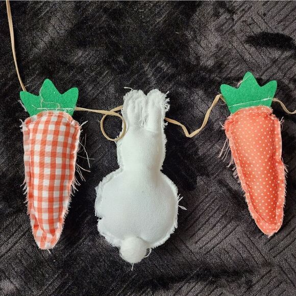 NWT 6ft Spring Easter Bunny Carrots Fabric Home Decor Garland - Picture 2 of 6